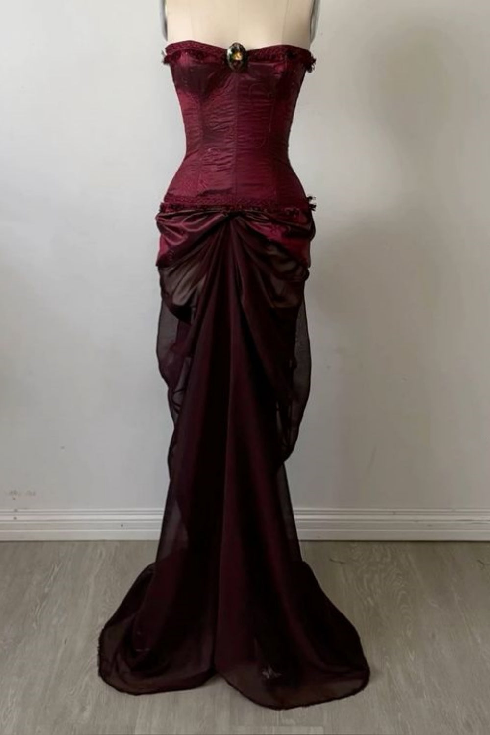 NiceVestidos – Burgunderfarbenes, zartes Spitzenkleid NV6035