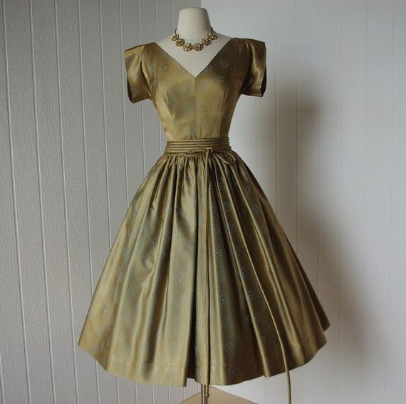 NiceVestidos-Green Elegant Short Satin Homecoming Dress Birthday Dress nv5511