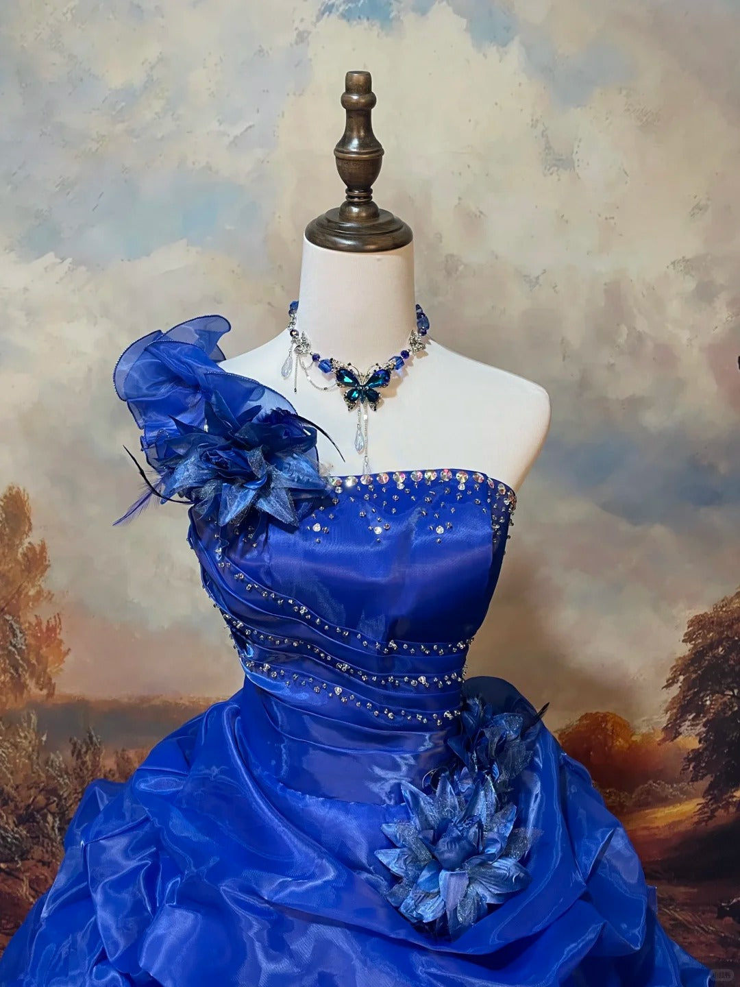 Blaues, exquisites, perlenbesetztes Satin-Ballkleid im Vintage-Stil, bodenlang, NV5156