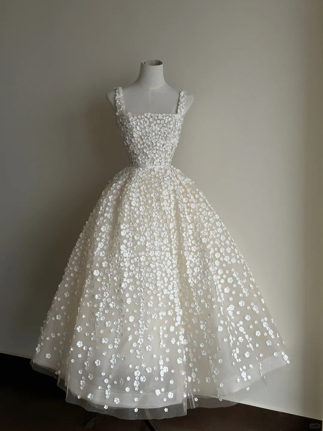 White Gorgeous Stylish Elegant Long Exquisite Floral Tulle Ball Gown Evening Gown nv4068