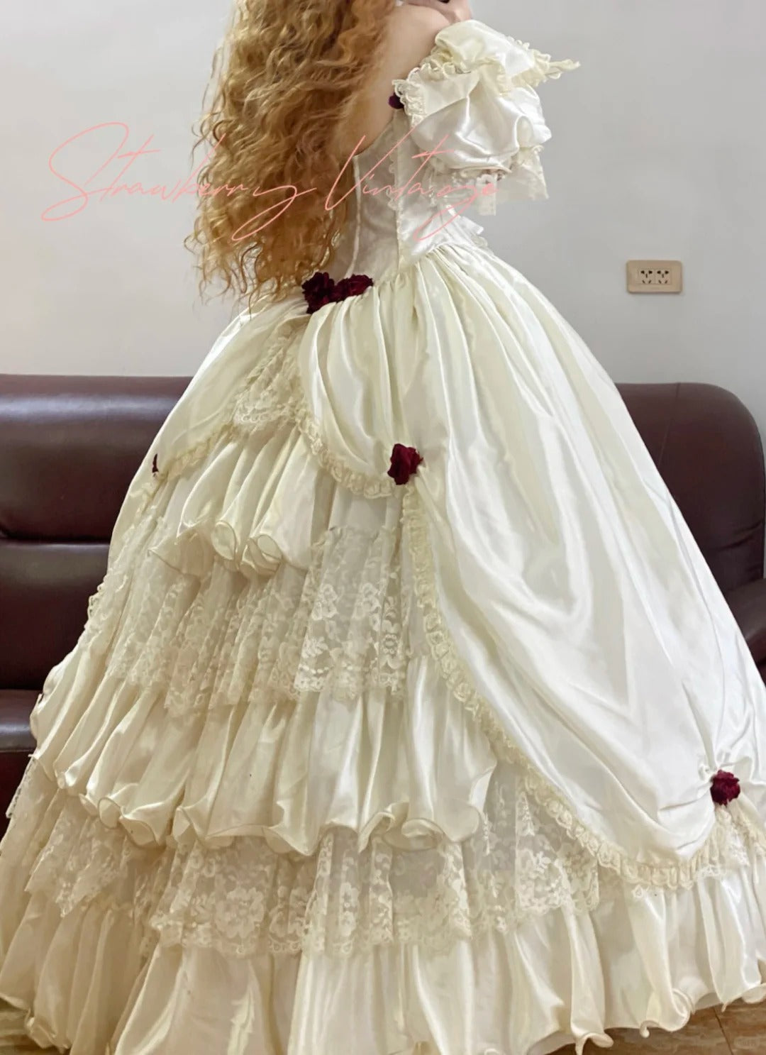 Ivory White Vintage Elegant Lace Long Princess Ball Gown nv5000