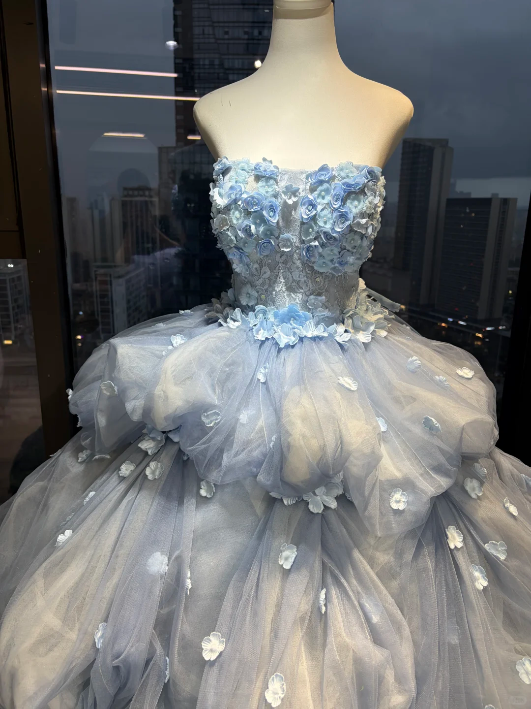 Dusty Blue Strapless Princess Evening Gown 3D Flowers Cloud Ruffled Tulle Voluminous Ball Skirt Long Prom Dress NV7020