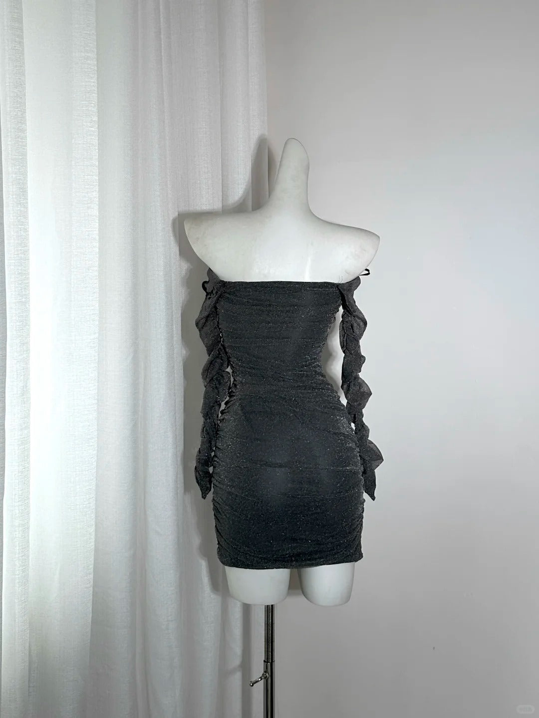 NiceVestidos-Black Sparkling Long Sleeve Homecoming Dress Nv5617