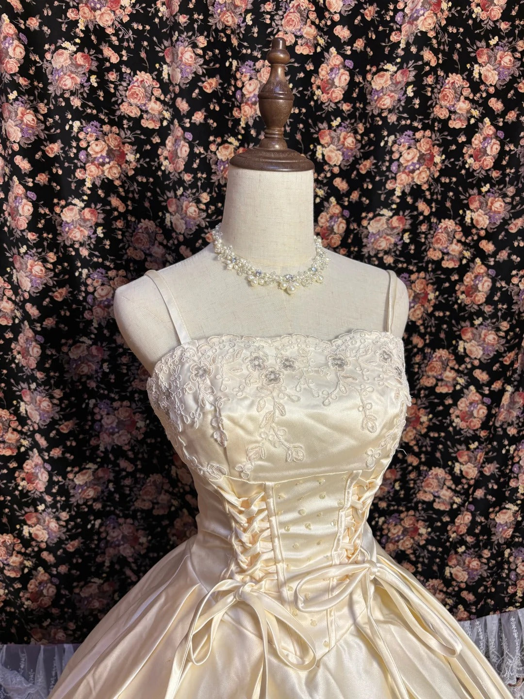 Cream Yellow Gorgeous Exquisite Lace Spaghetti Straps Long Satin Floor Length Train Princess Ball Gown Evening Dress nv4018