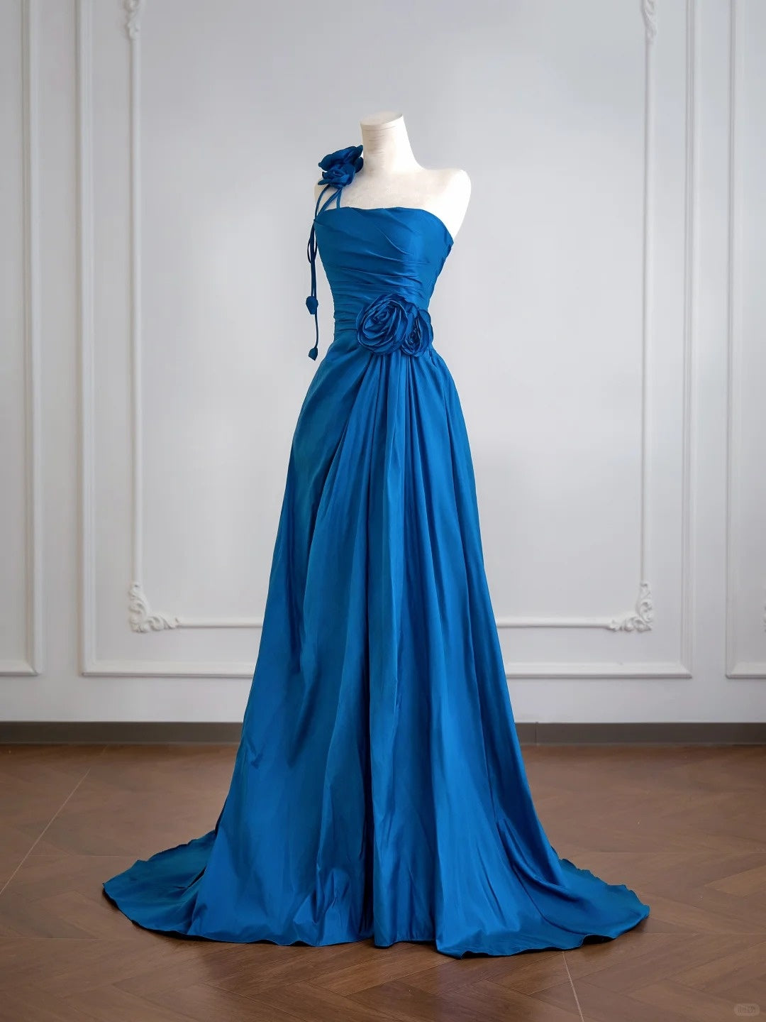 Blue dresses Floral dresses Long dresses Taffeta dresses Floor-length dresses Ball gowns Evening gowns nv5049