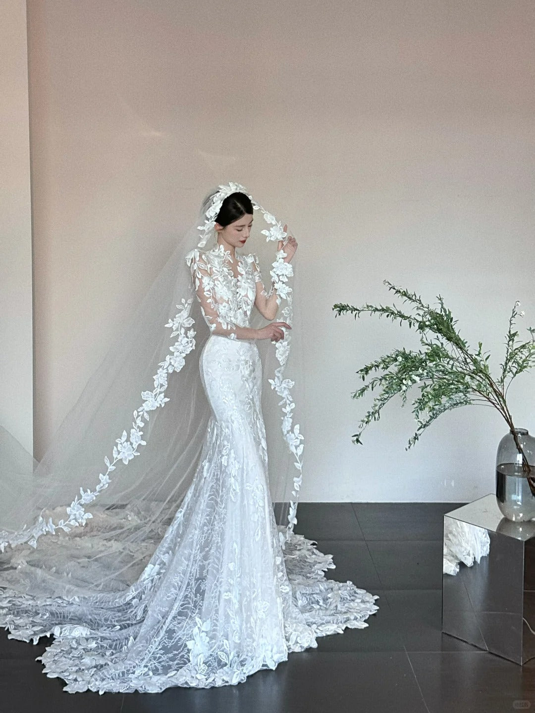 White gorgeous elegant exquisite lace long tulle mermaid fishtail floor-length tail ball gown evening dress wedding dress nv4054