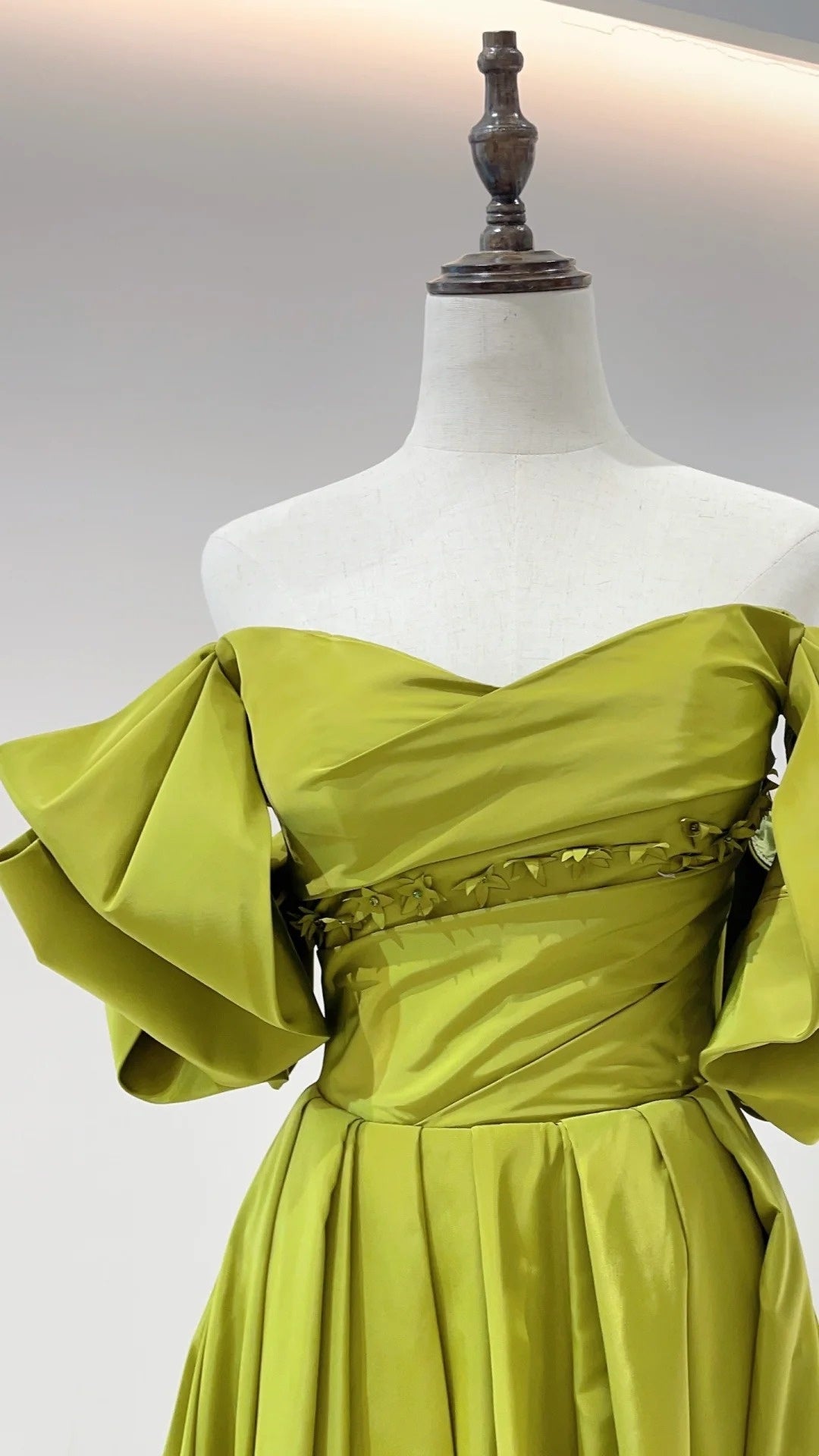 Retro Hepburn Style Olive Green Satin Off-Shoulder Puff-Sleeve Train Ballgown - Elegant Dress for Dinner & Wedding Guest NV6360