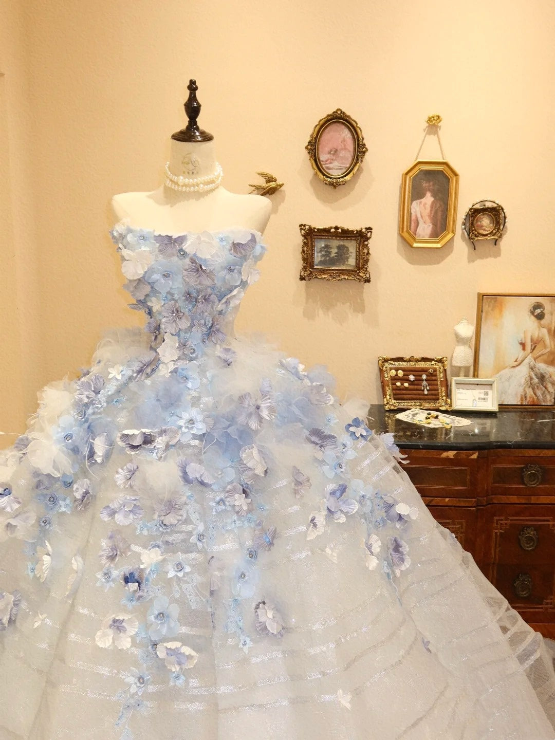 NiceVestidos--Romantic Bridal Tulle Floral Gown, Long Sleeveless Strapless Wedding Dress NV5823