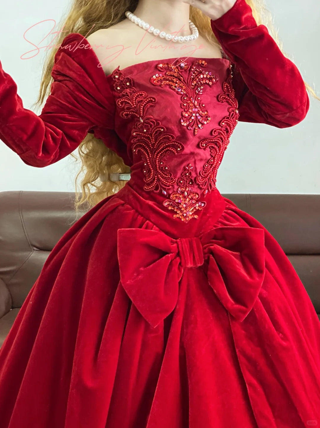 Wunderschönes, elegantes, langes Prinzessinnen-Ballkleid im Retro-Stil aus rotem Samt mit Perlen, NV5011