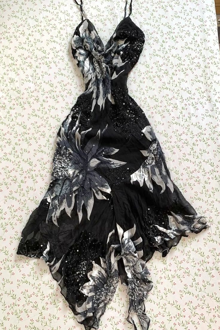 NiceVestidos – Schwarzes Midikleid mit Pailletten und Blumenmuster NV5718