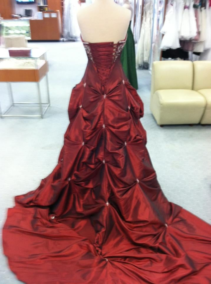 NiceVestidos-Burgundy Satin Beaded Strapless Sleeveless Floor-Length Train Ball Gown NV6180