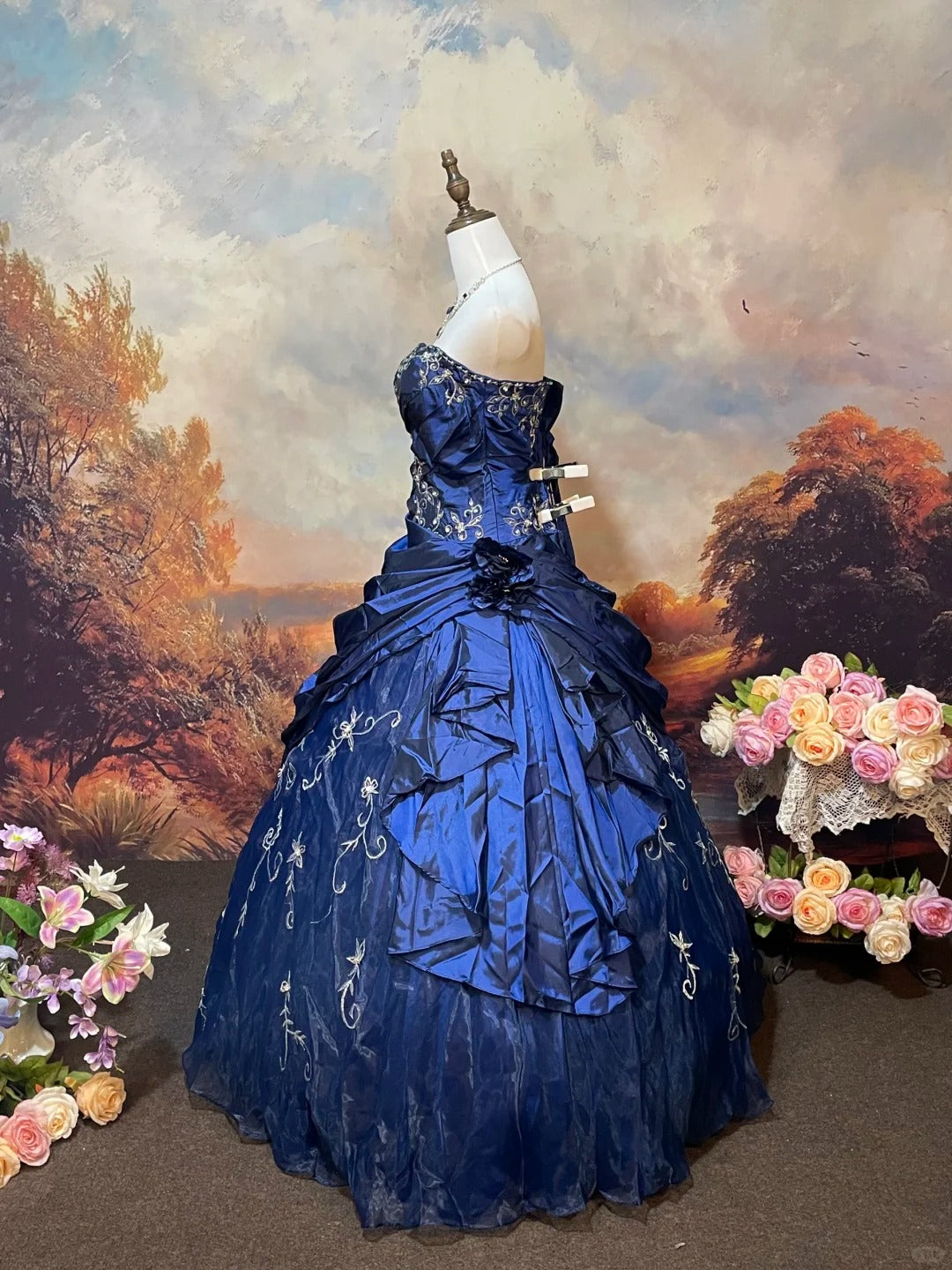 Marineblaues, exquisites, perlenbesetztes Satin-Ballkleid im Vintage-Stil, bodenlang, NV5151