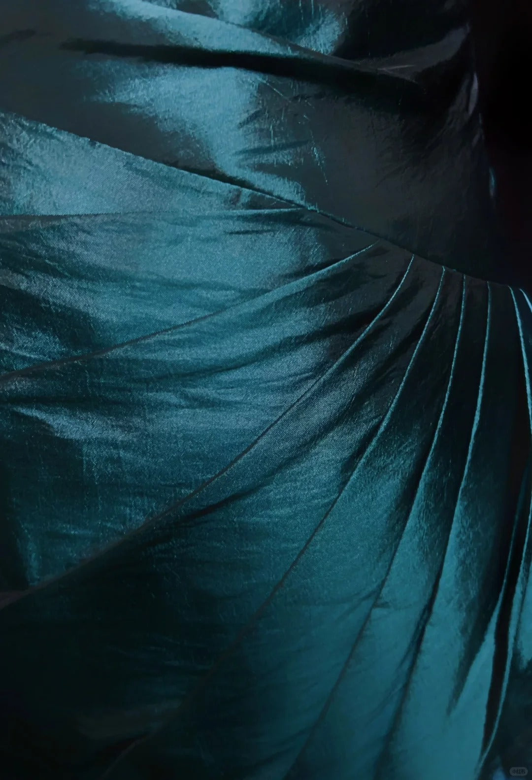 Robe de soirée courte en satin bleu paon nv4389