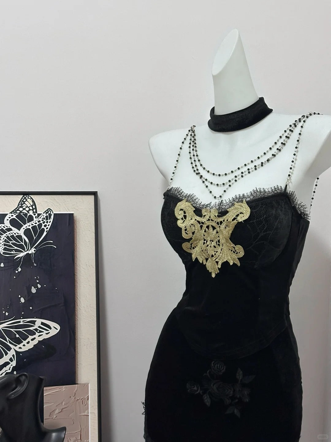 Black Vintage Elegant Delicate Beaded Floral Appliqué Long Velvet Ball Gown Evening Gown Birthday Party Dress Prom Gown nv4053