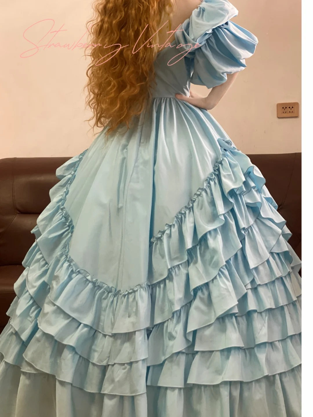 Blaues elegantes langes Satin-Ballkleid im Vintage-Stil, NV5025