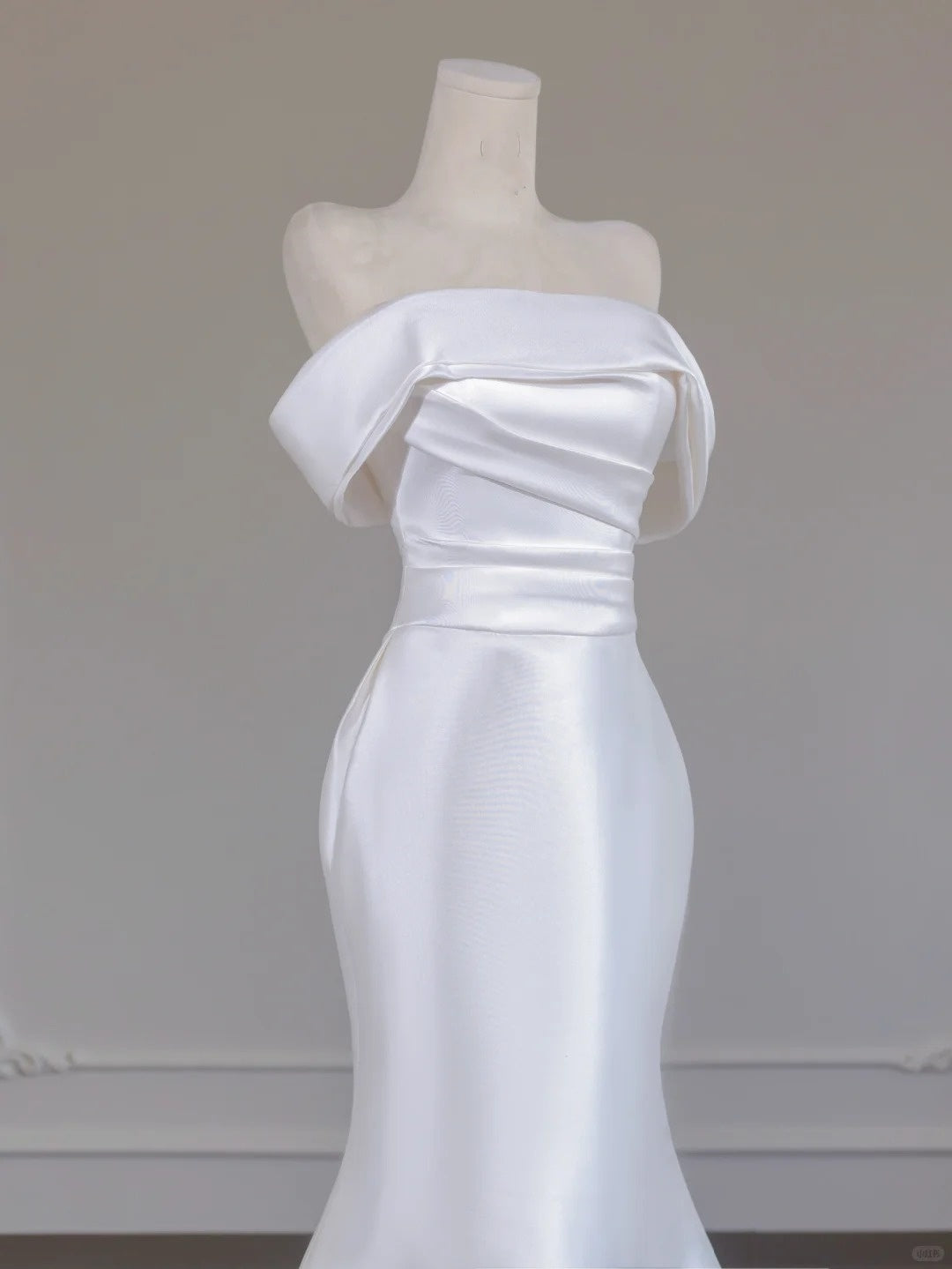 White Elegant Backless Long Mermaid Bodycon Satin Train Prom Dress Evening Gown nv4965