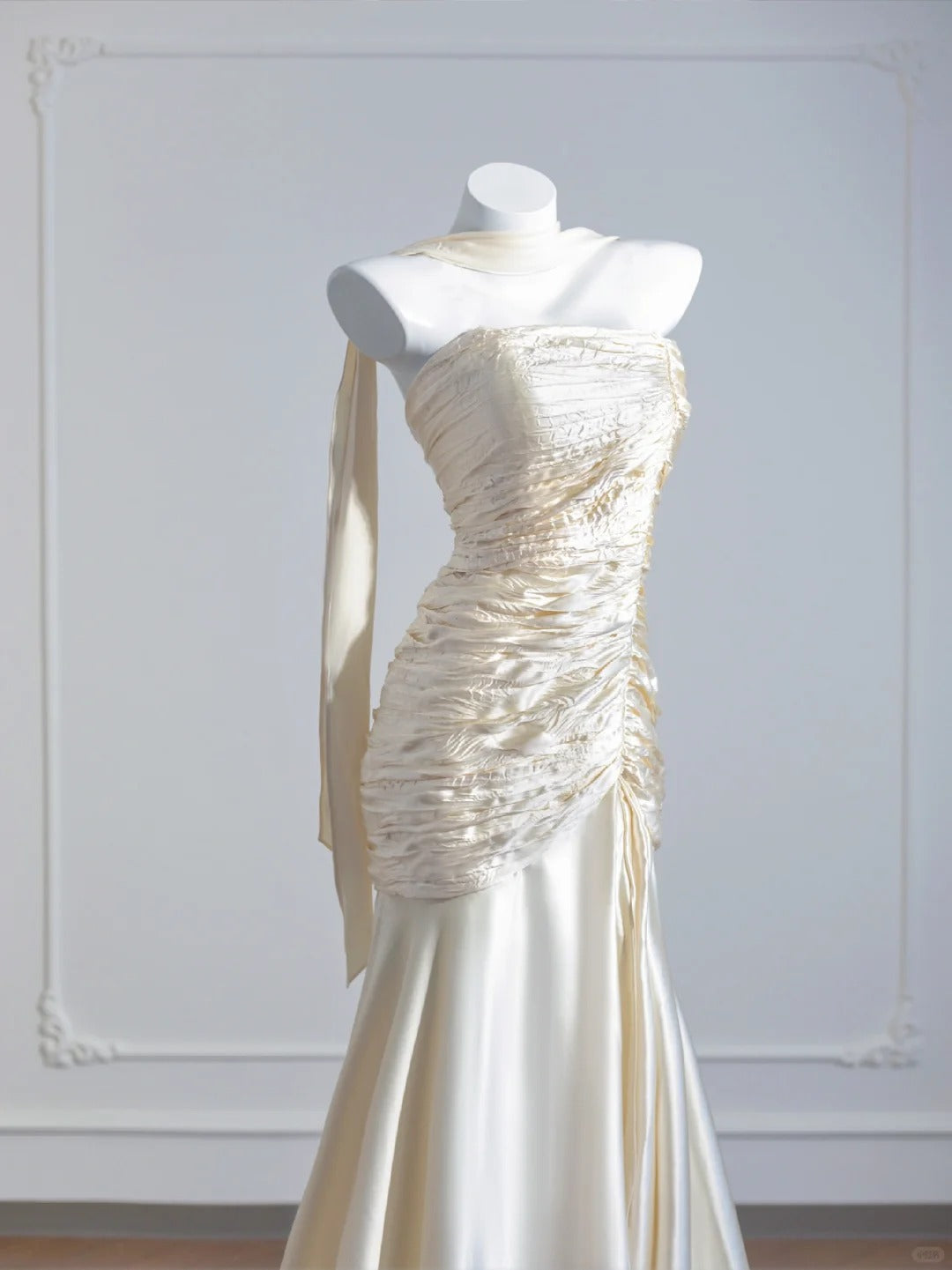 Robe de soirée longue en satin doré à la mode nv4723