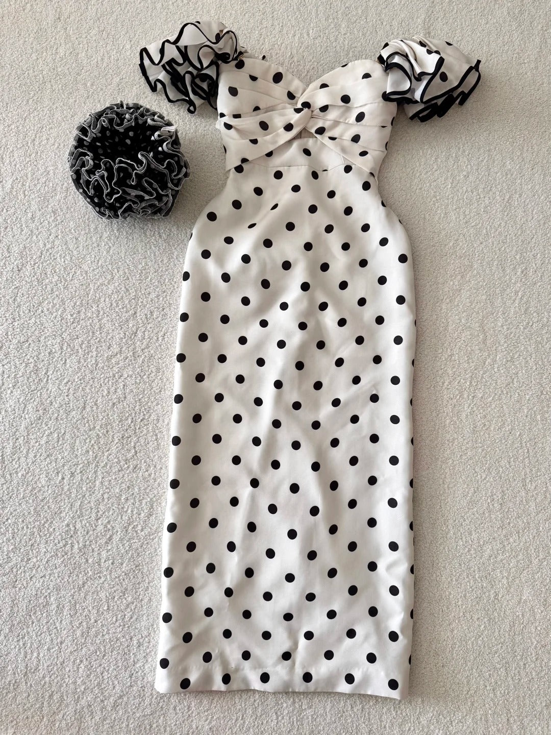 NiceVestidos-White And Black Polka Dot Fashionable Mid-Length Chiffon Homecoming Dress nv5537