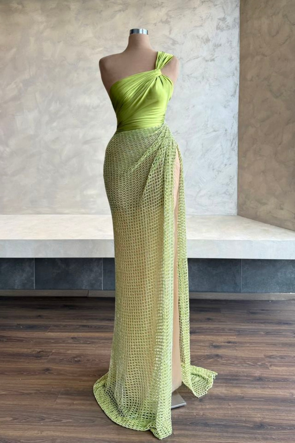 NiceVestidos-Grünes, schulterfreies, langes Abendkleid aus Satin NV6151