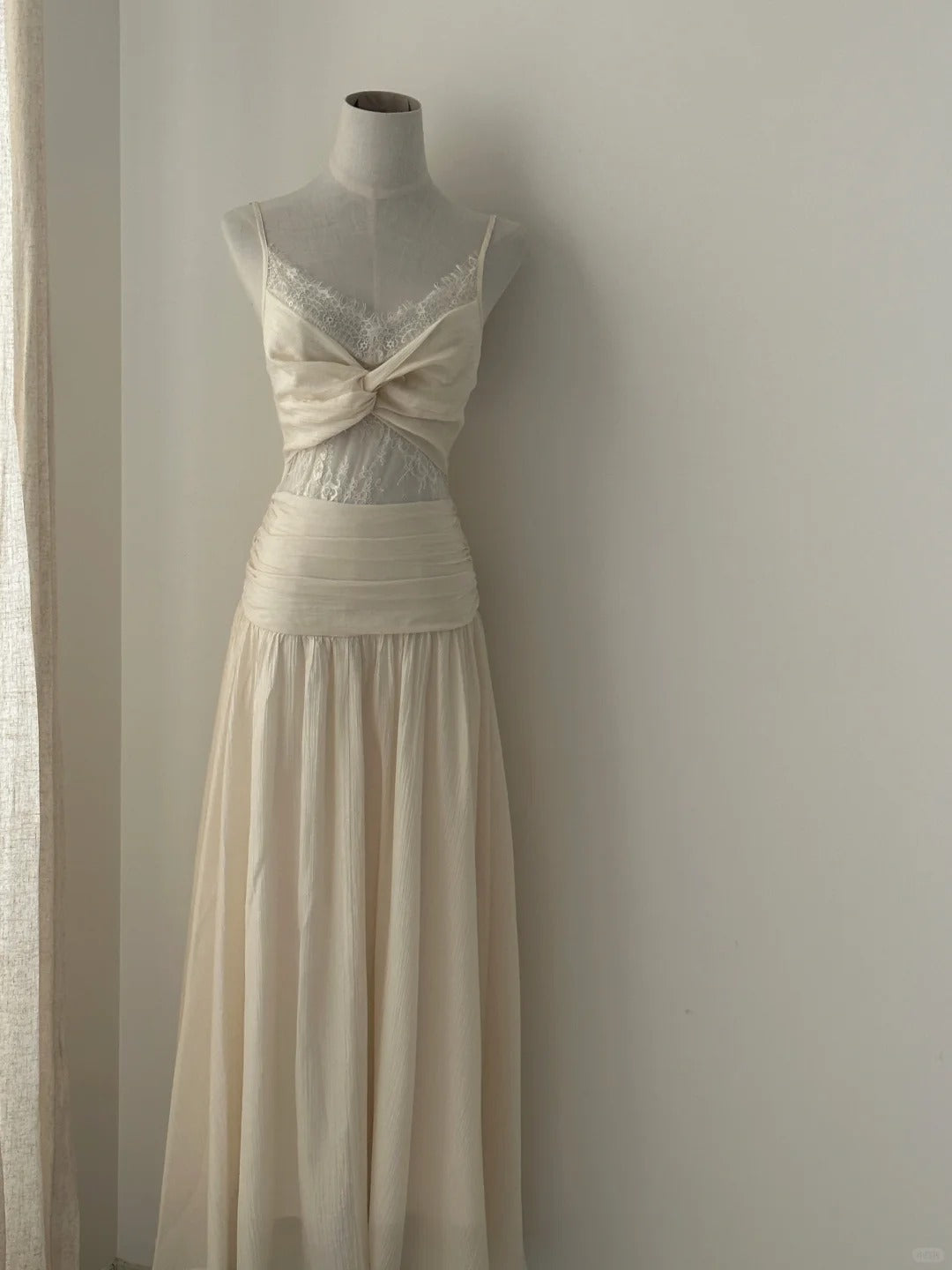 Champagner-Weiß Elegant Retro Mode Romantisch Exquisite Spitze Spaghettiträger Langes Bodenlanges Chiffon Ballkleid Abendkleid Geburtstags-/Urlaubs-/Hochzeitskleid Ballkleid nv4074