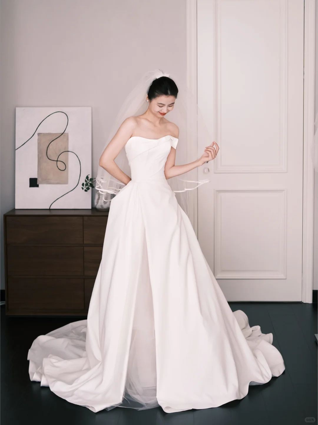 Minimalist Satin Ball Gown Wedding Dress Strapless Bow Bridal Gown NV7247