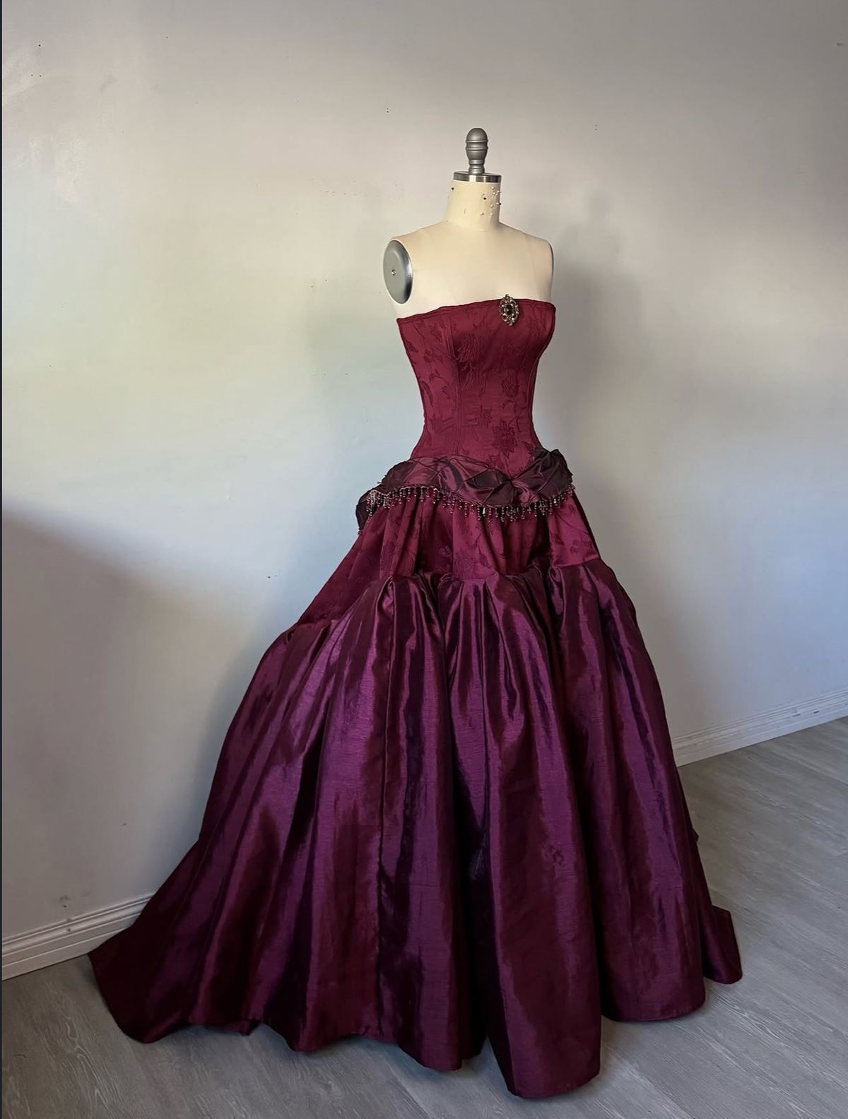 Beautiful Burgundy Vintage Long Velvet Ball Gown nv4814