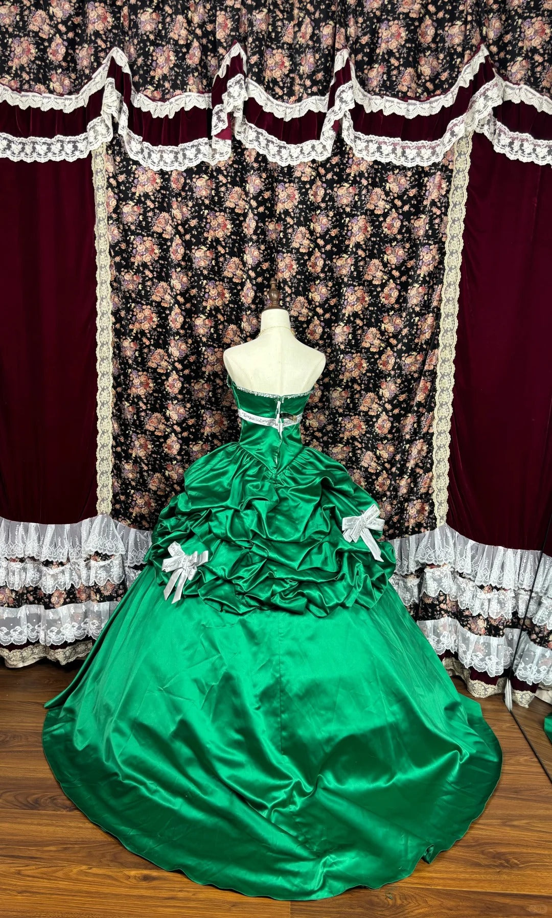 Grünes, glänzendes, langes Satin-Ballkleid mit Perlenschleife, Abendkleid für Quinceanera, NV4645