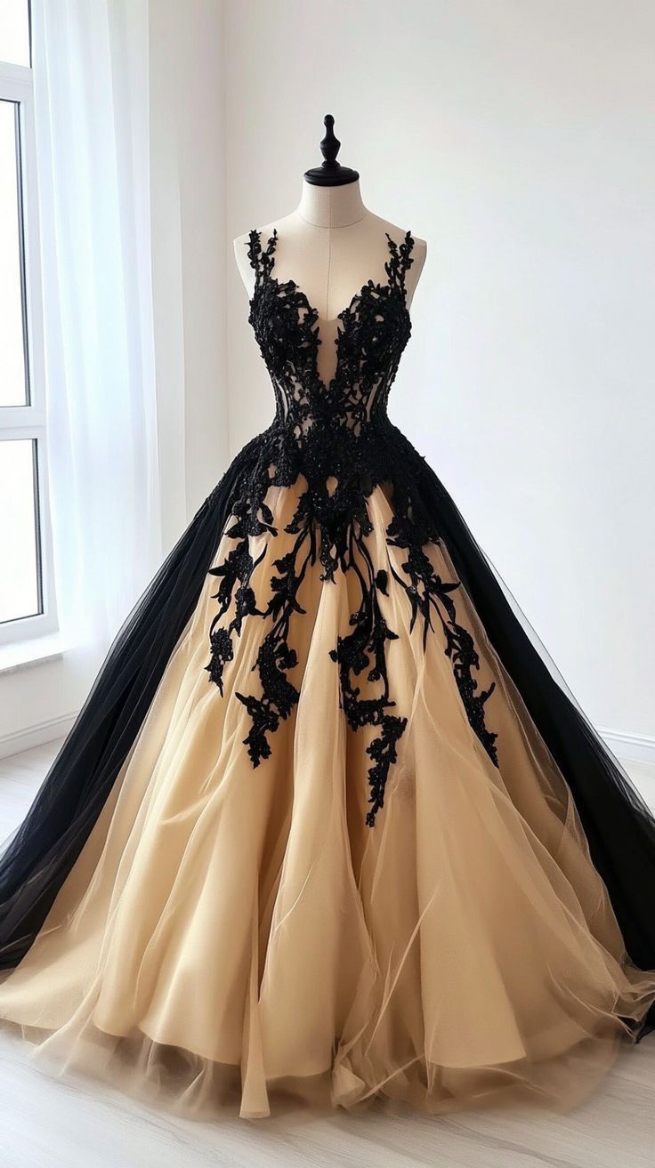 Robe de mariée style luxueux sombre en dentelle à fines bretelles | Robe de bal longue en tulle noir et nude pour soirée rétro NV6260