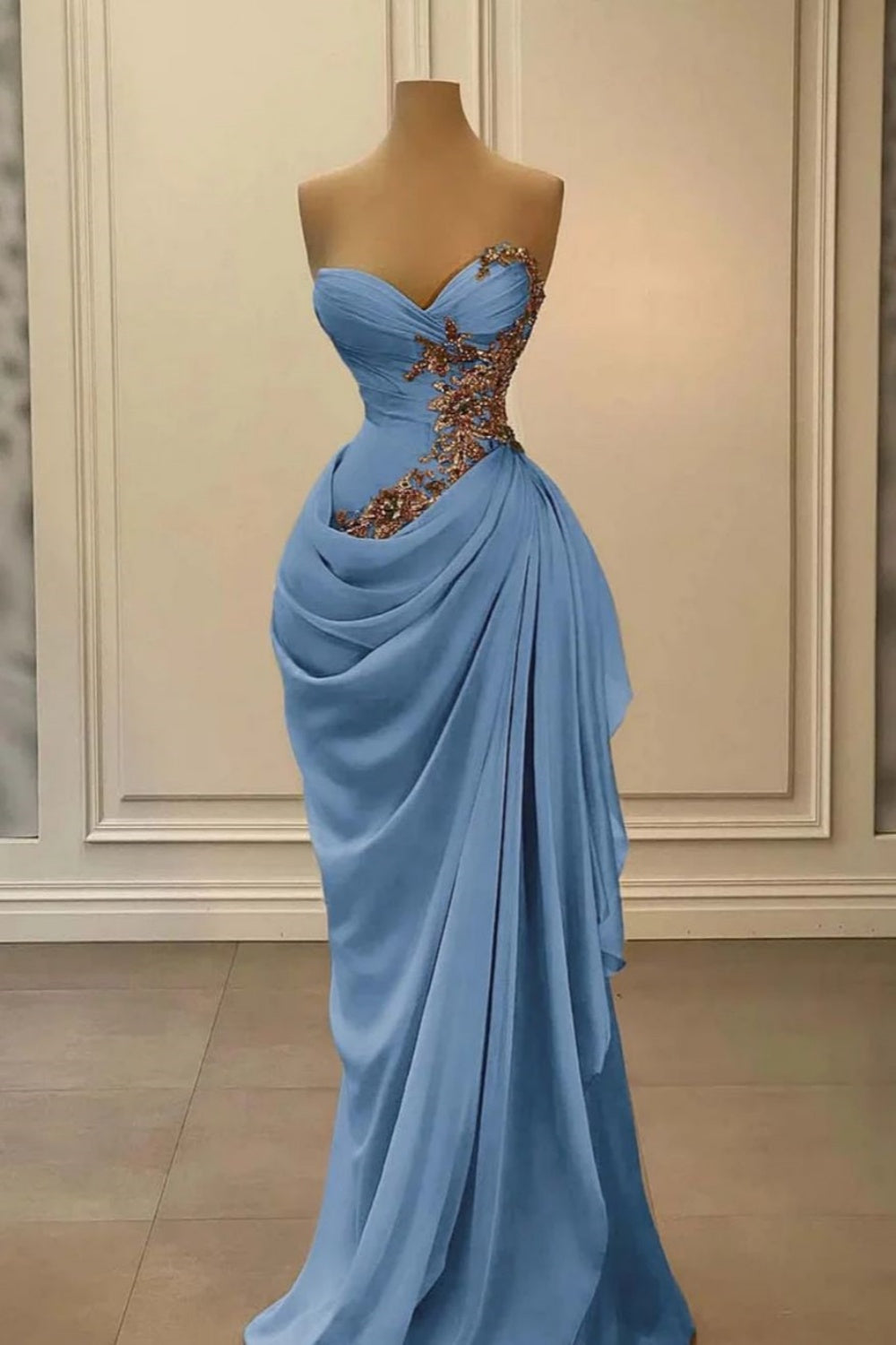 Robe longue NiceVestidos - Bleu exquis, ornée de perles, élégante et jusqu'au sol, une magnifique robe NV6102