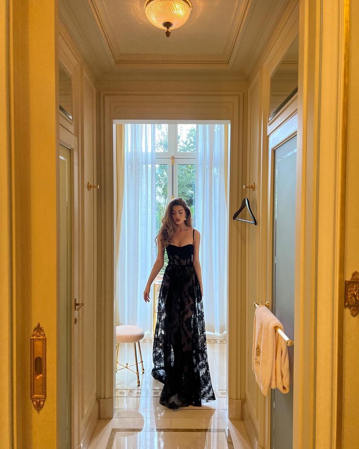 Schwarzes langes Ballkleid mit Spaghettiträgern und herzförmigem Ausschnitt, Abendkleid, Partykleid, NV2955