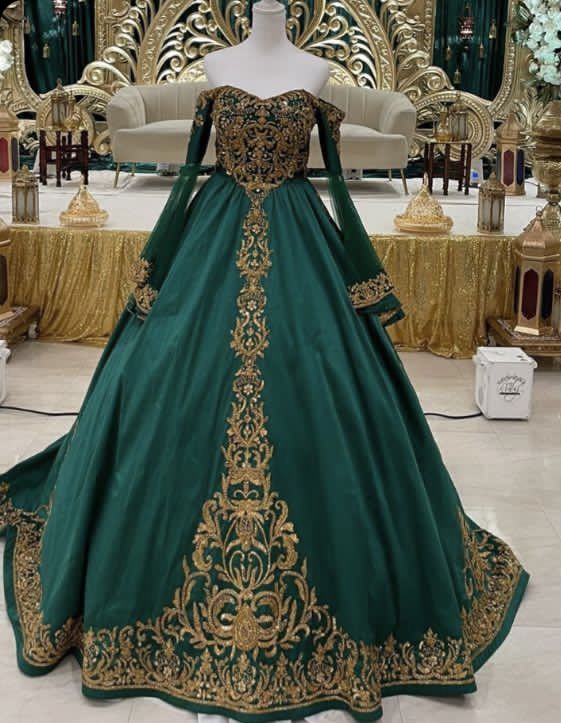 NiceVestidos-Emerald Green and Gold Embroidery Paneled Off-Shoulder Long Sleeve Floor-Length Ball Gown NV6174