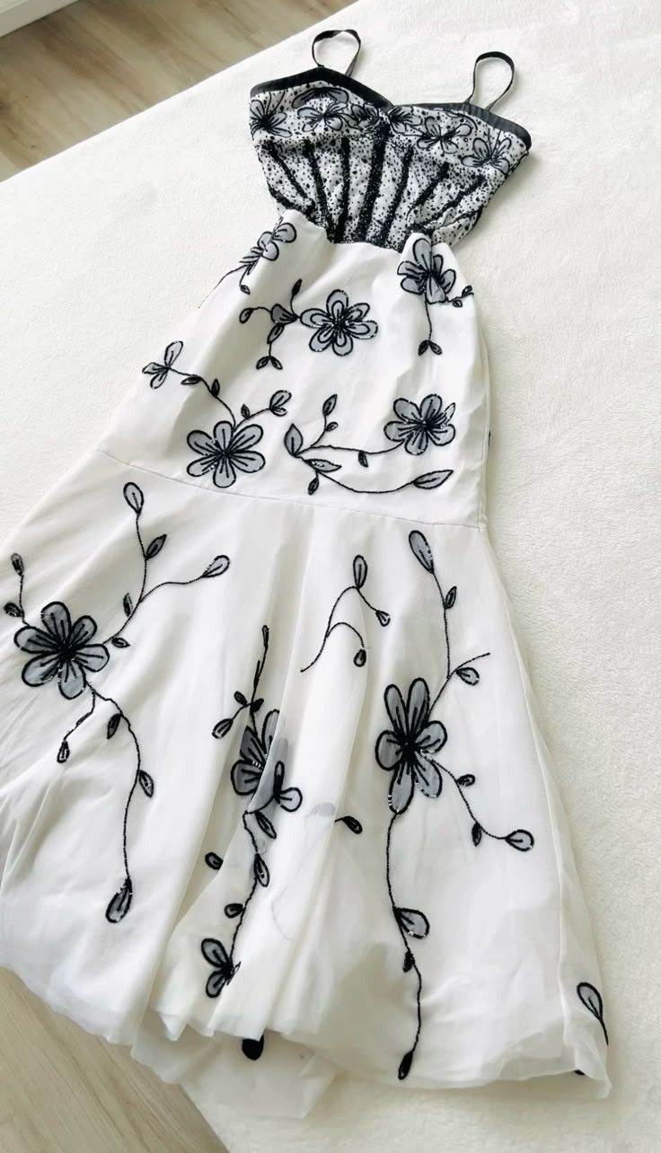 Robe de bal longue en mousseline de soie blanche vintage à fleurs nv4471