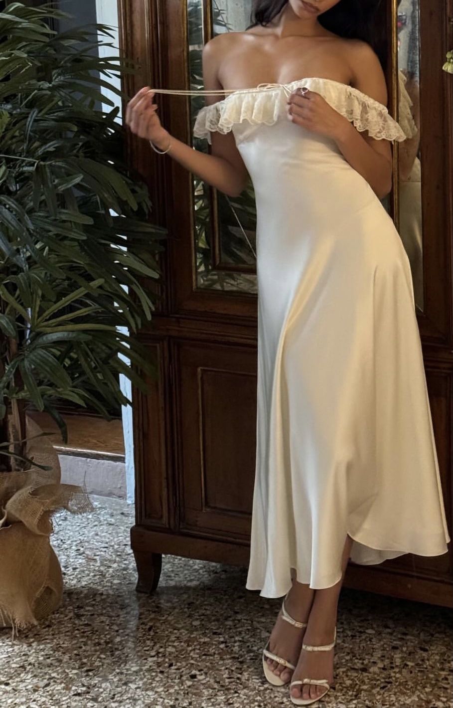 Bridesmaid Dresses Retro Sweet Style Off-the-Shoulder Lace Gown | White Satin Maxi Slit Dress for Luxury Dinner Date Garden Party NV6268