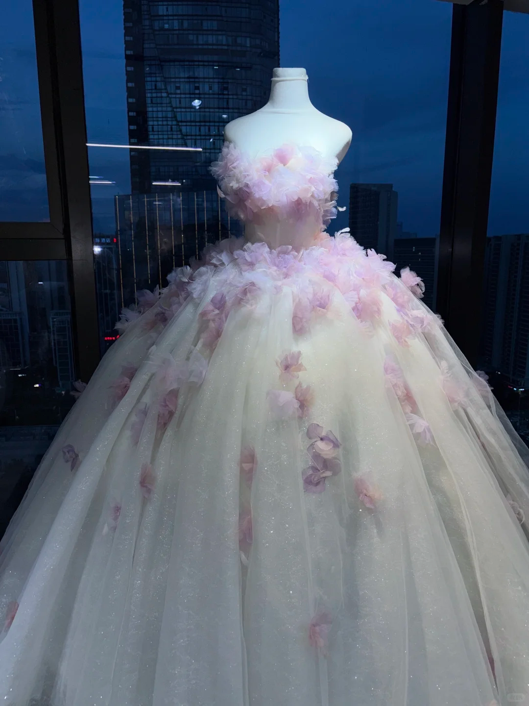 Ivory Pink Purple Ombre Strapless Princess Ball Gown 3D Flower Glitter Tulle Lace Long Evening Gown NV7009