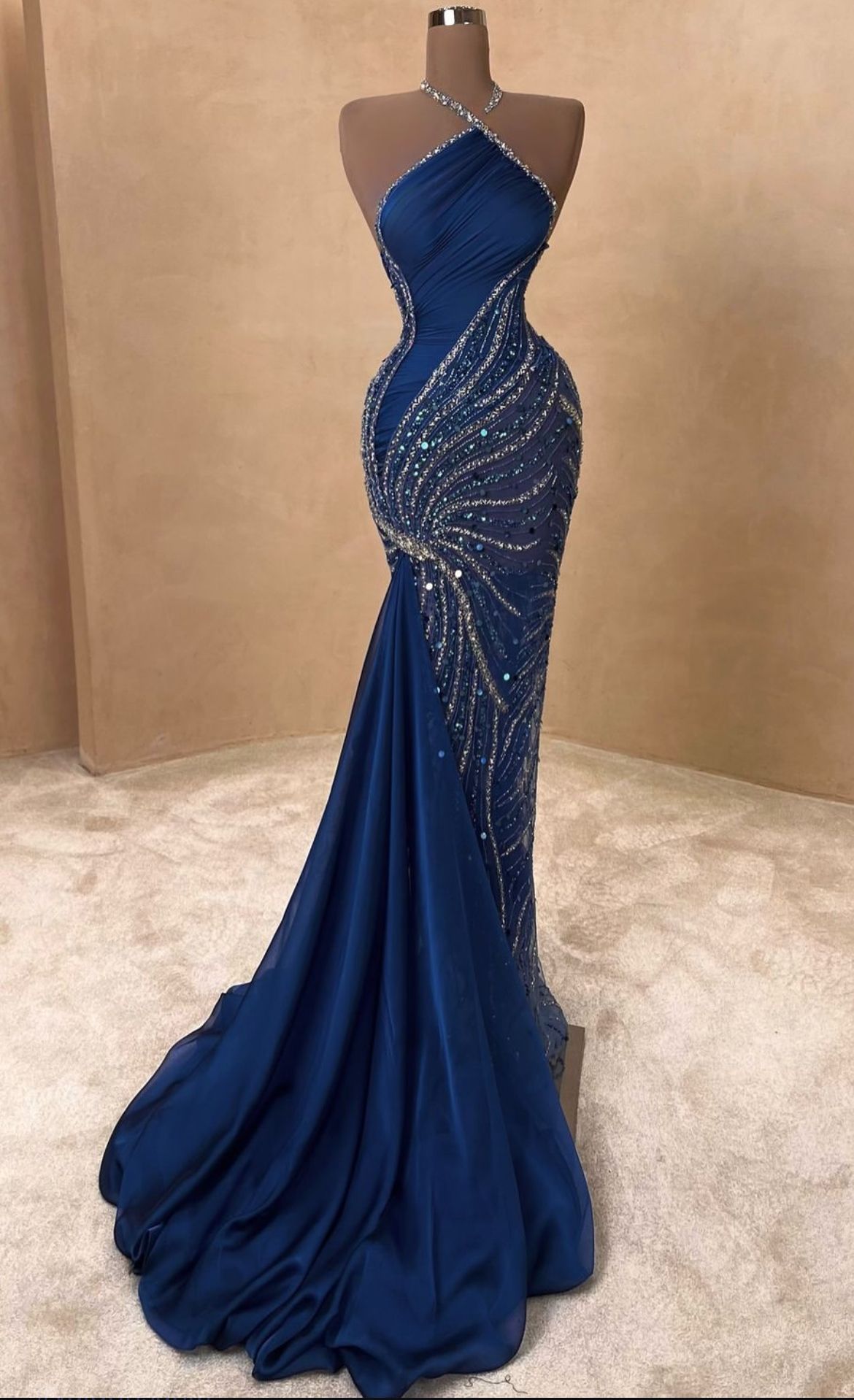 NiceVestidos – Blaues, wunderschönes, aufwendig besticktes, modisches langes Abendkleid. NV6104