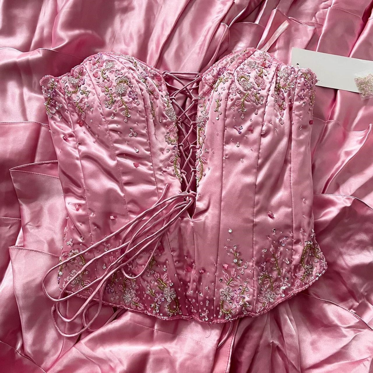 💘Robe de soirée longue en satin à volants et perles rose exquise nv5414
