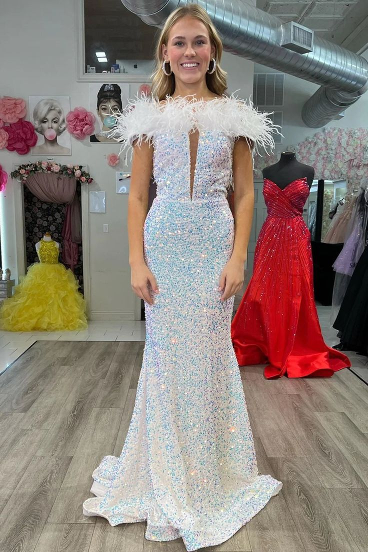 Schulterfreies langes Kleid mit Pailletten und Federn in Rosa, nv1229