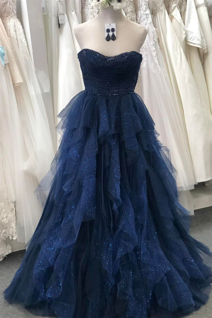 Robe de bal longue en tulle bleu marine scintillante sans bretelles à volants nv1347