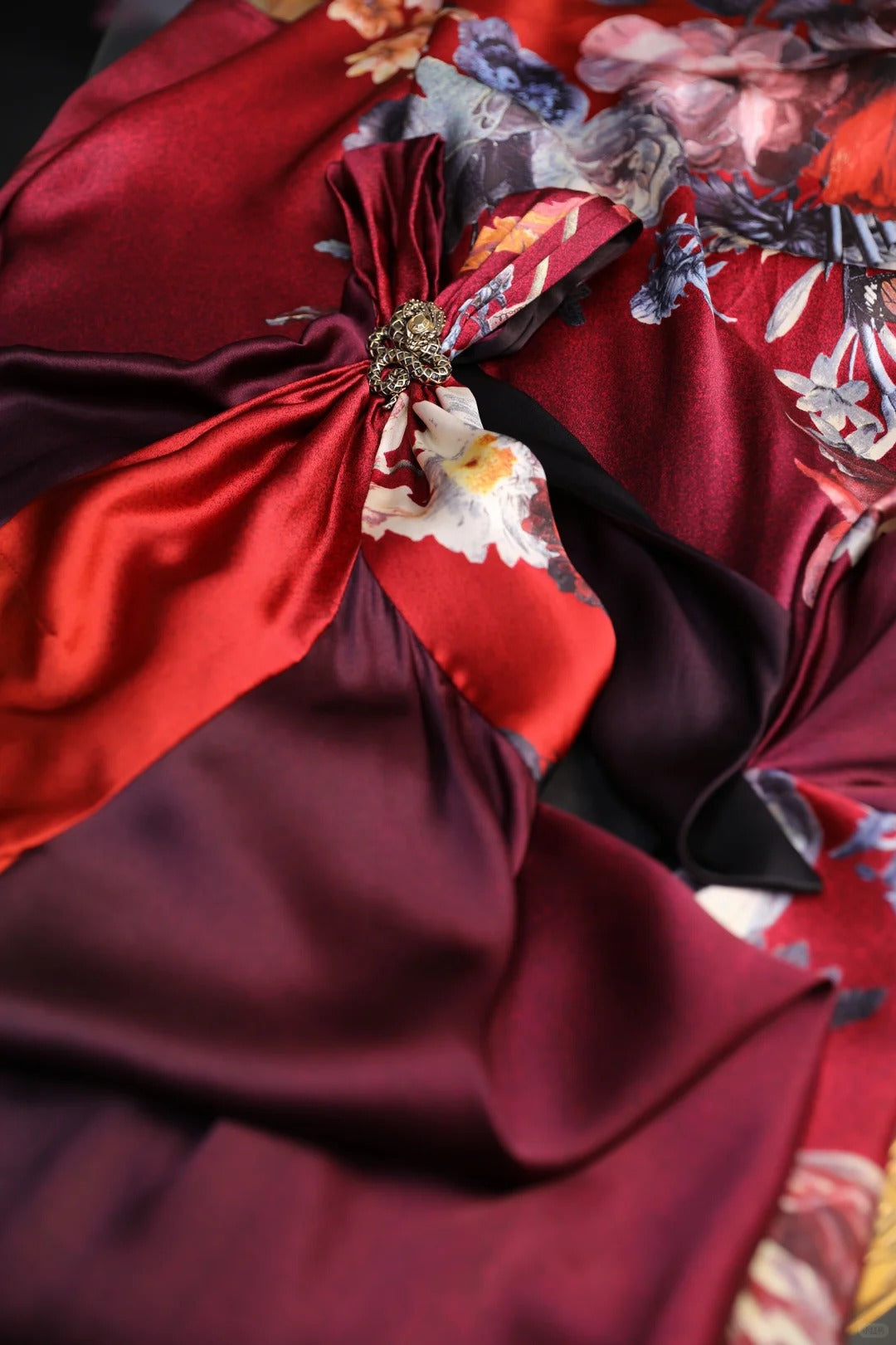 Robe de soirée longue en satin rouge à fleurs, charmante, nv5137