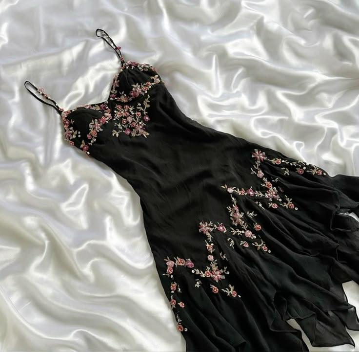 NiceVestidos-Black Floral Fairy Short/Mid-Length Unique Homecoming Dress nv5461