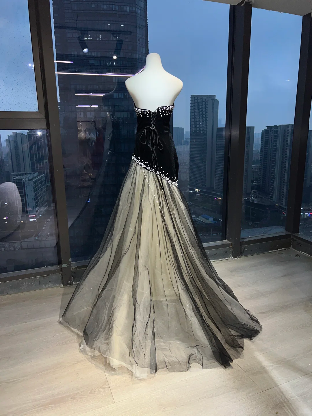Black Velvet Strapless Mermaid Evening Gown Handmade Pearl Beading Ombre Sheer Tulle Long Prom Dress NV7018