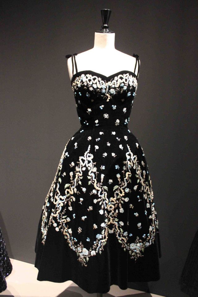 NiceVestidos-Black Floral Satin Short Formal Homecoming Dress Hoco Gown nv5502