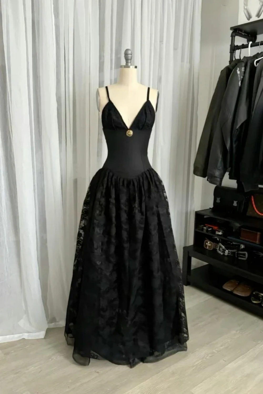 Black Tulle Spaghetti-Strap V-Neck Fitted Brocade Gown NV6244