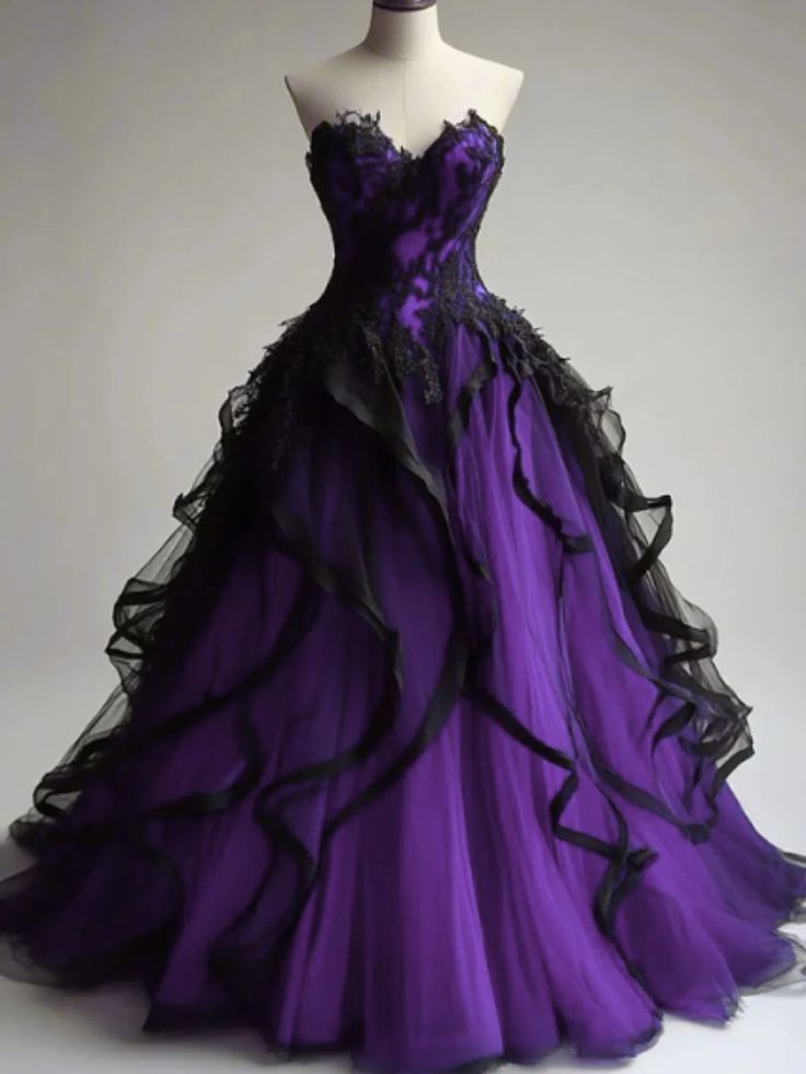 NiceVestidos-Gothic Purple Tulle Train Gown, Strapless Black Lace Spli
