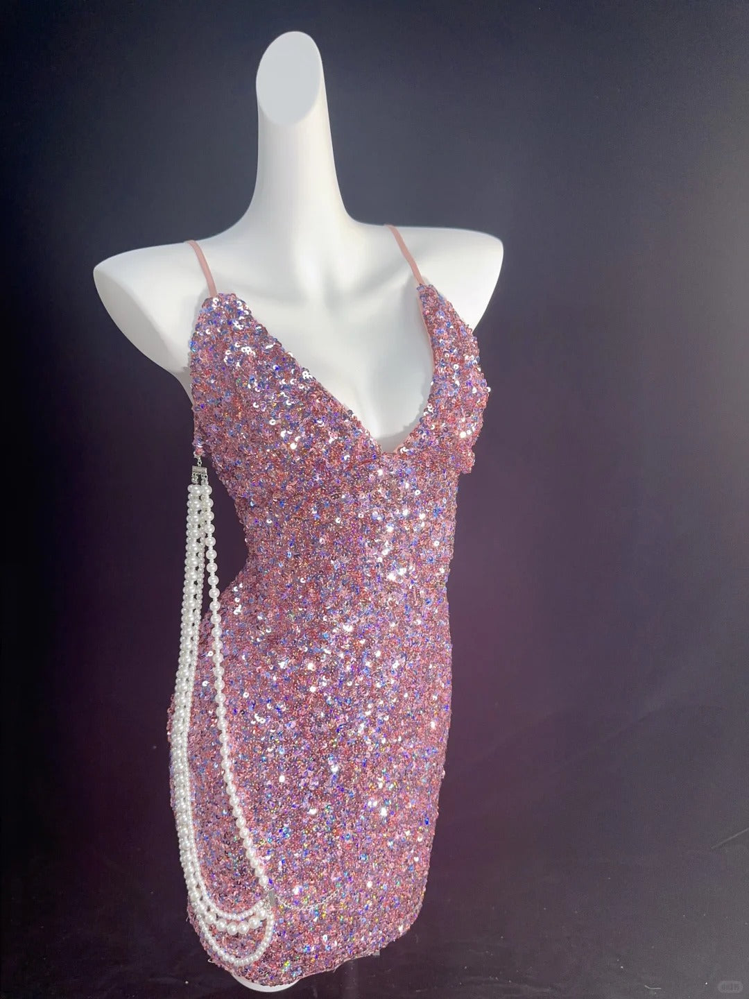 A rose pink, pearl-embellished, elegant, slim-fitting retro short homecoming dress for a party or dinner nv5225