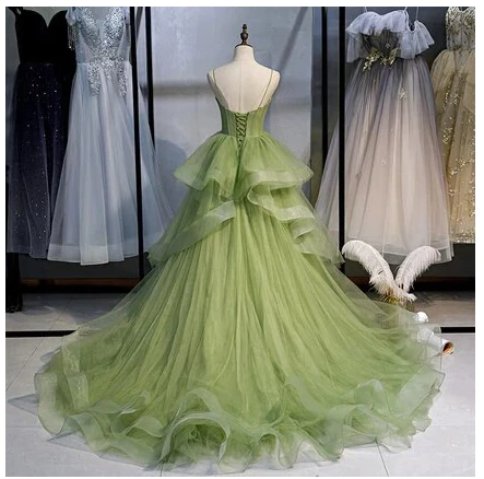Robe de bal trapèze en tulle vert à bretelles nv13