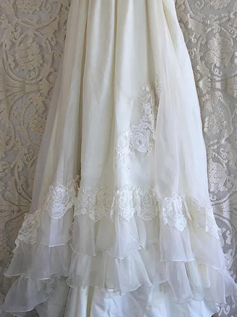 Robe de mariée élégante en dentelle blanche nv526