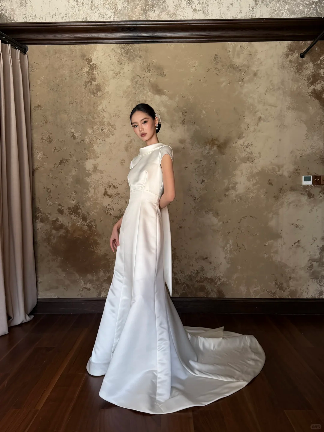 Ivory Cap Sleeve Satin Mermaid Wedding Gown Fold Collar  NV7187