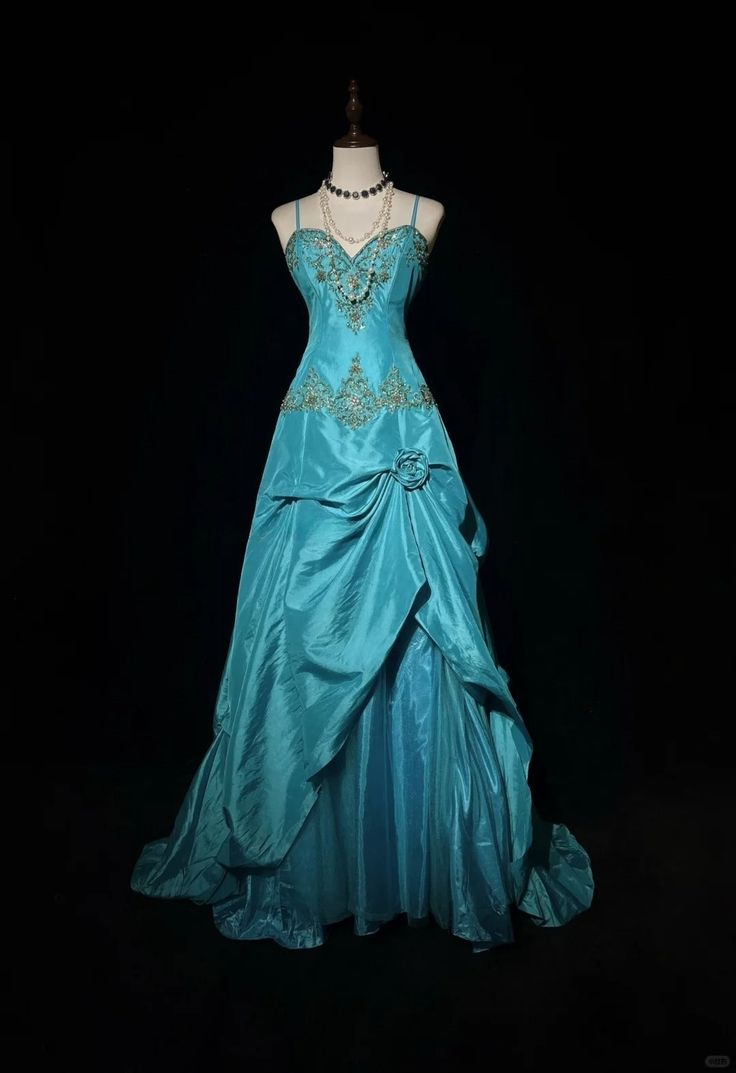 Blaues A-Linien-Ballkleid mit herzförmigem Ausschnitt, Spaghettiträgern, Satin und Perlenbesatz, nv3762