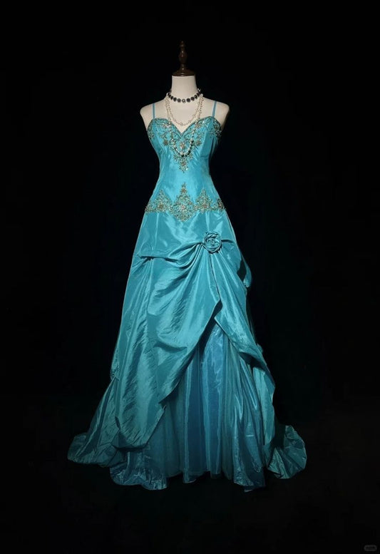 Blaues A-Linien-Ballkleid mit herzförmigem Ausschnitt, Spaghettiträgern, Satin und Perlenbesatz, nv3762
